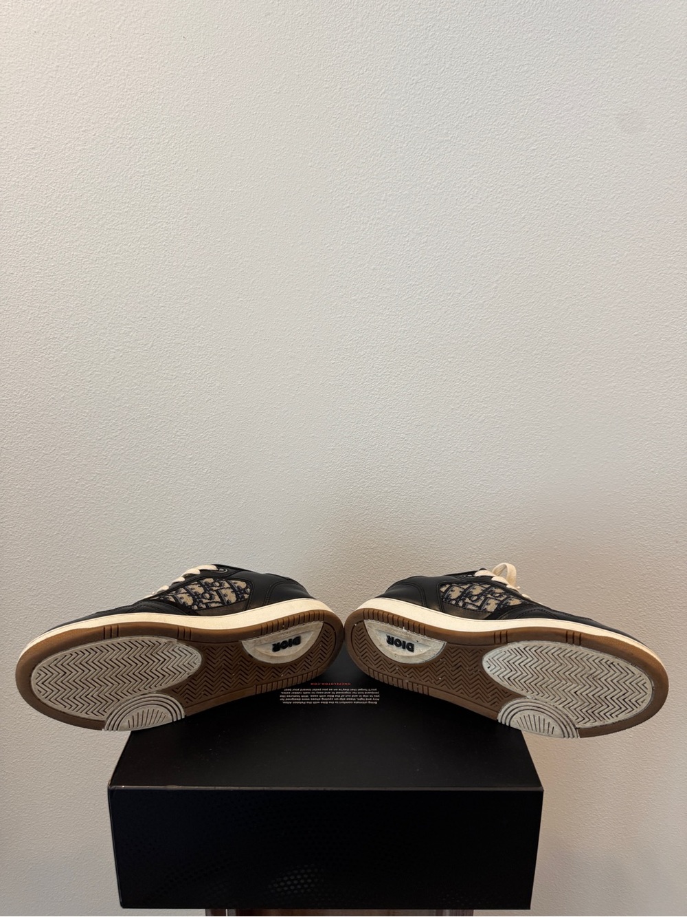 Dior Black and Cream Men's Low-Top Sneakers - Picture 11 of 16